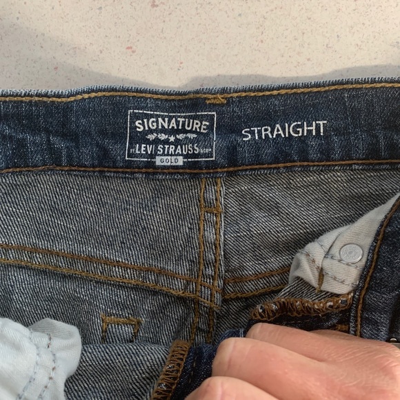 LEVI - Picture 4 of 4